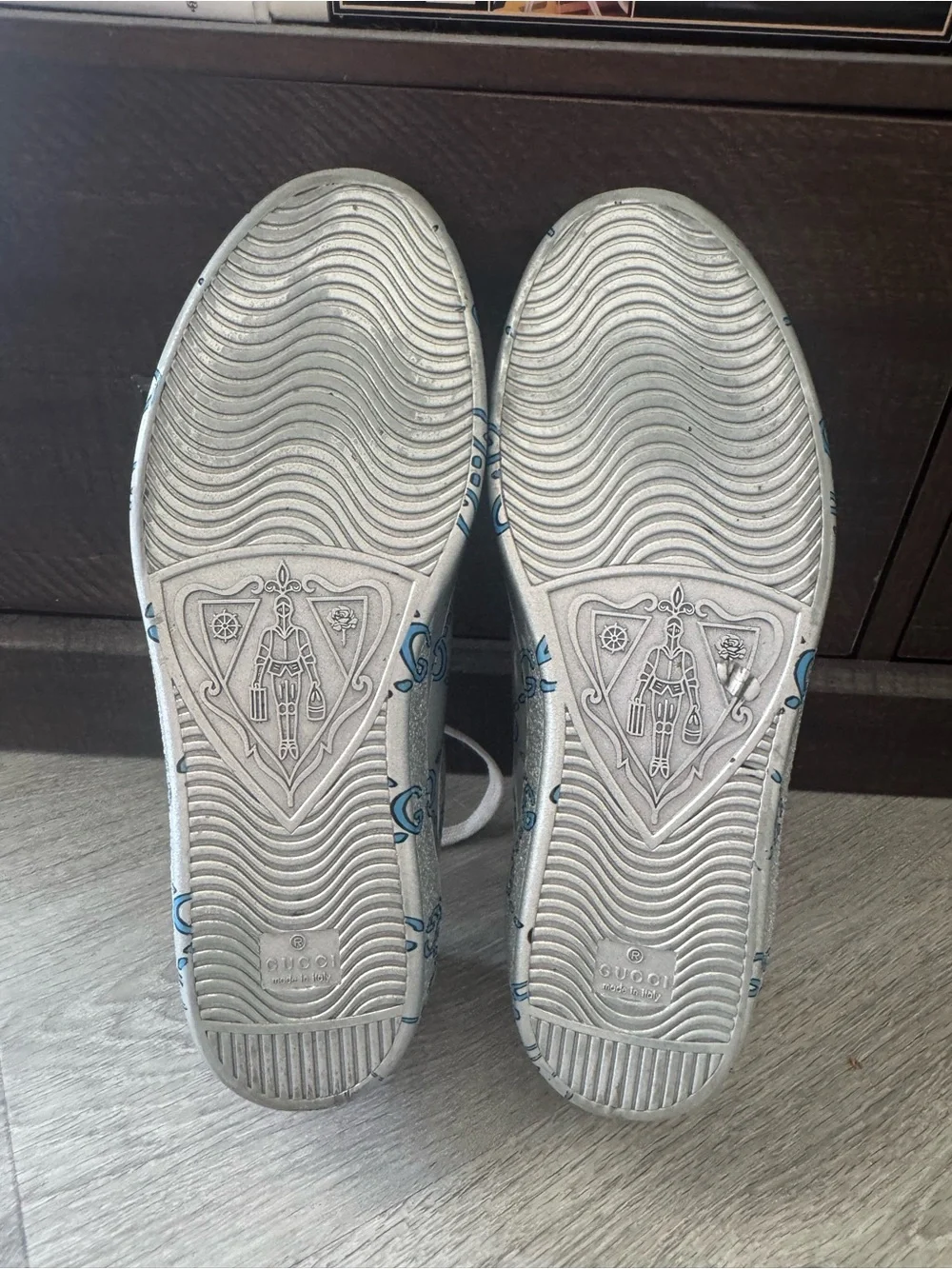 Gucci Ghost Ace GG Print Leather Sneakers Silver/Blue – Men’s US 8.5 (EU 42)